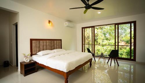 Standard King Room