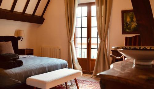 Studio Apartment with Balcony