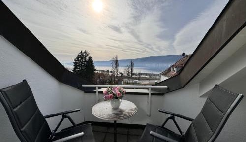 Apartment with Lake View