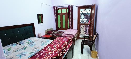 Basic Triple Room with Shared Bathroom