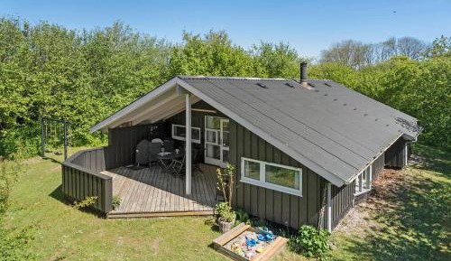 Three-Bedroom Holiday Home 