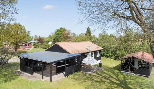 Three-Bedroom Holiday Home 