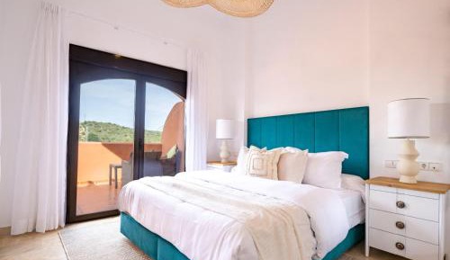 Three-Bedroom Deluxe Apartment