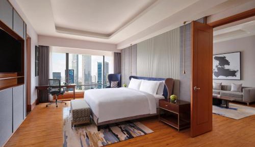 One-Bedroom Mayfair Junior Suite - Club Lounge Access