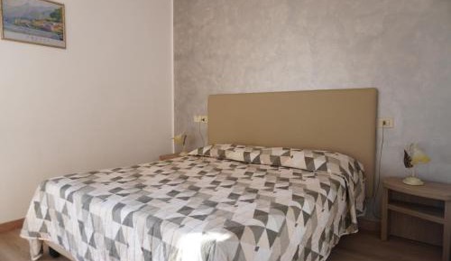 Double Room with Balcony and Lake View
