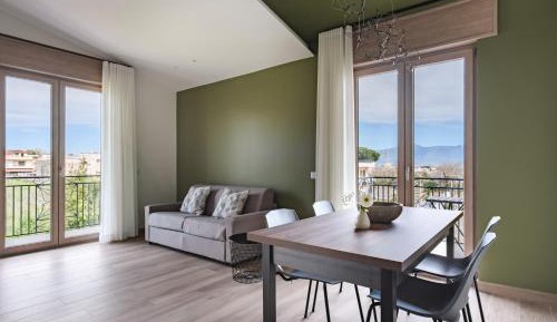 One-Bedroom Apartment with Balcony
