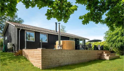 Three-Bedroom Holiday Home 