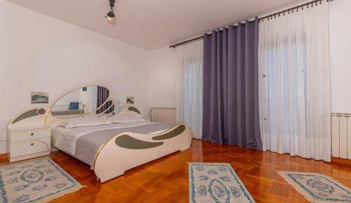 Three-Bedroom Apartment with Balcony and Sea View