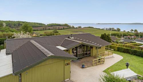 Three-Bedroom Holiday Home 