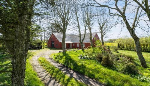 Three-Bedroom Holiday Home 