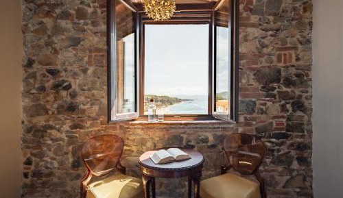 Queen Room with Side Sea View 
