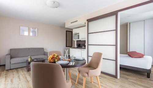 Superior One Bedroom Apartment
