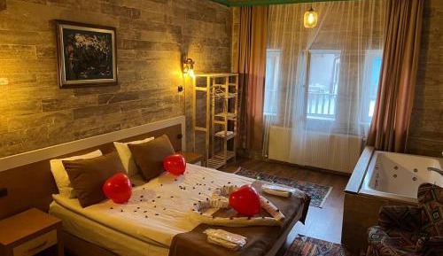 Deluxe Suite with Spa Bath