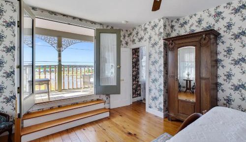 Queen Room with Balcony
