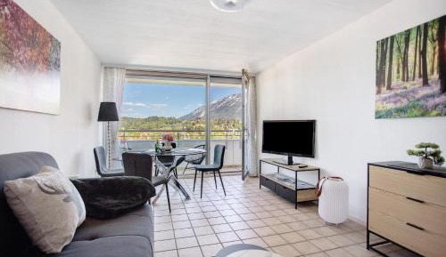 Superior One-Bedroom Apartment with Balcony