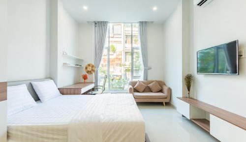 Deluxe One-Bedroom Apartment with City View