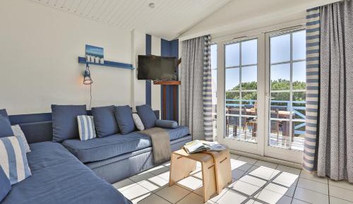 One-Bedroom Apartment with sleeping Alcove and Terrace or Balcony (6 People) - Village du Golf