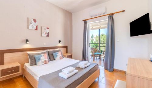 Superior Room with Balcony and Sea View