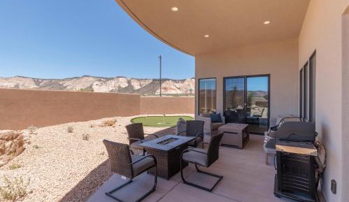 Three-Bedroom Holiday Home 