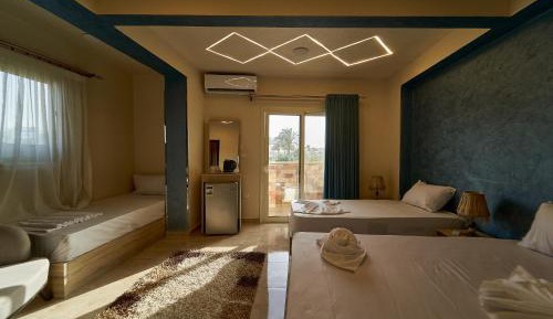 Suite with Balcony with Pyramids View