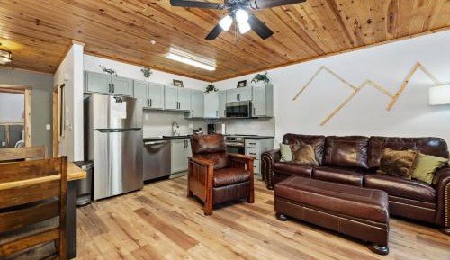 Classic One-Bedroom Apartment with King Bed