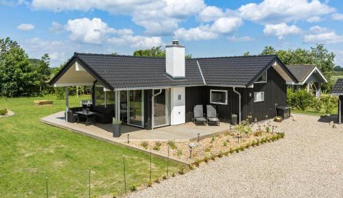 Three-Bedroom Holiday Home 