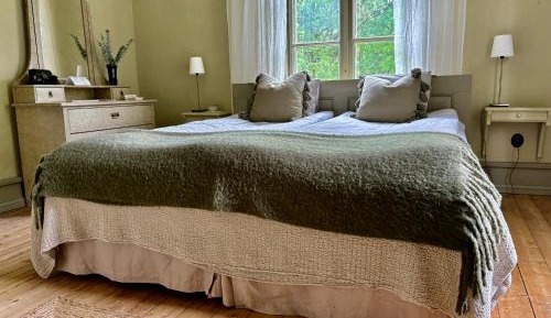 Twin Room with Shared Bathroom