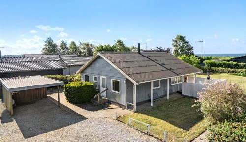 Three-Bedroom Holiday Home 