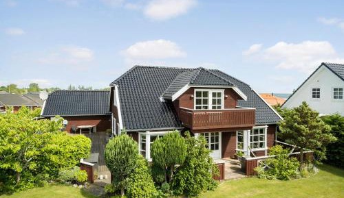 Four-Bedroom Holiday Home