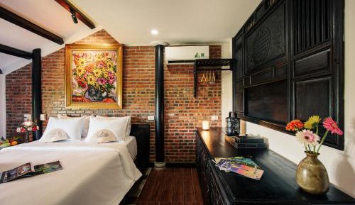 Deluxe Queen Room