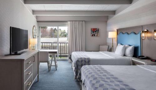 Queen Room with Two Queen Beds - Non-Smoking