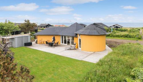 Three-Bedroom Holiday Home 