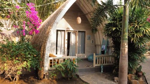 Bungalow with Garden View