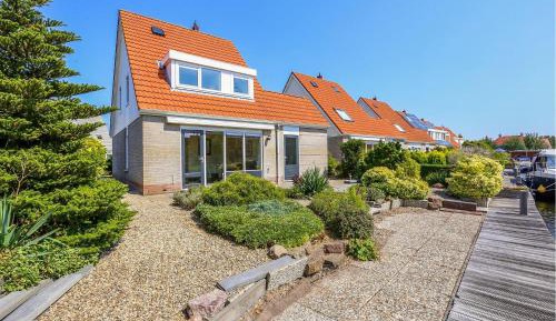 Three-Bedroom Holiday Home 