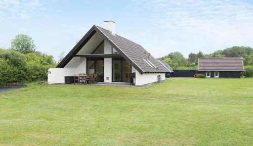 Three-Bedroom Holiday Home 