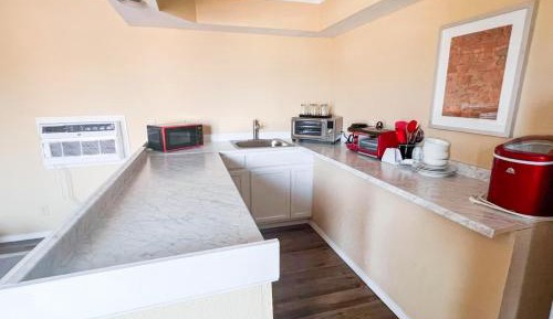 2 Bedroom Suite with Kitchenette