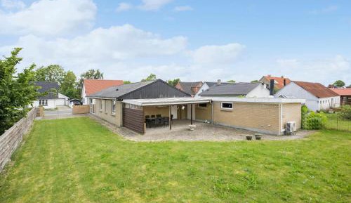 Three-Bedroom Holiday Home 