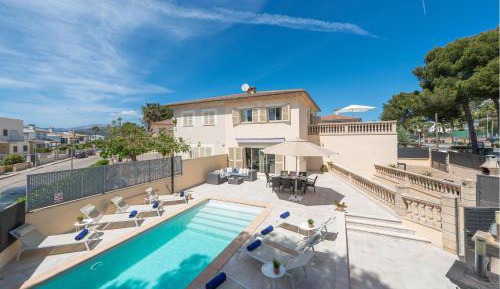 Five-Bedroom Holiday Home