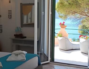 Standard Triple Room with Sea View