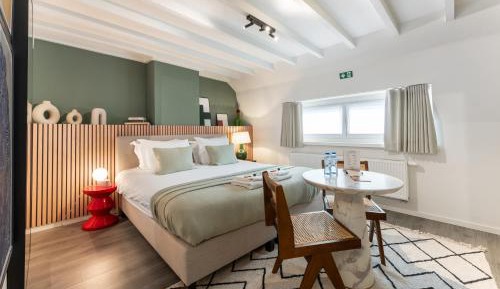 Deluxe Double Room with Shower