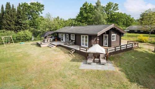 Three-Bedroom Holiday Home 