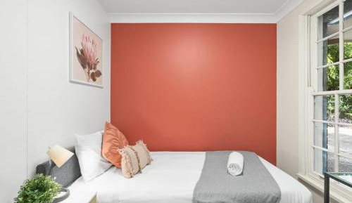 Single Room with Shared Bathroom