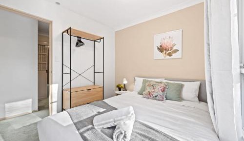 Queen Room with Shared Bathroom
