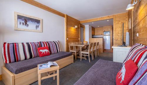 One-Bedroom Apartment with Sleeping Alcove and Mountain View (6 People) - South Side
