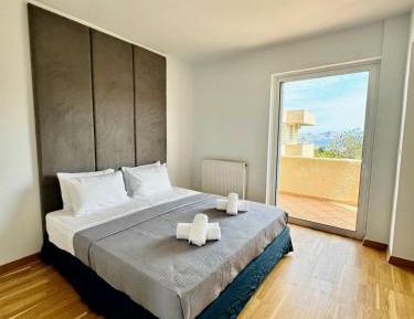 Two-Bedroom Deluxe Apartment with Balcony