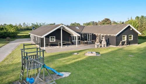 Ten-Bedroom Holiday Home