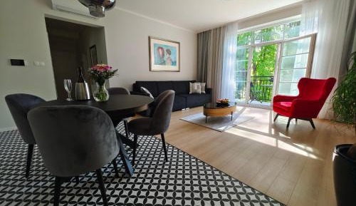 Two-Bedroom Deluxe Apartment with Balcony