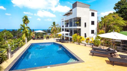 One-Bedroom Apartment with Sea View
