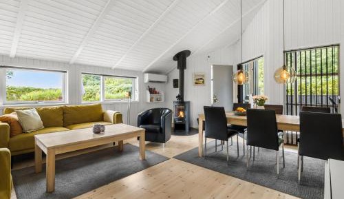 Three-Bedroom Holiday Home 