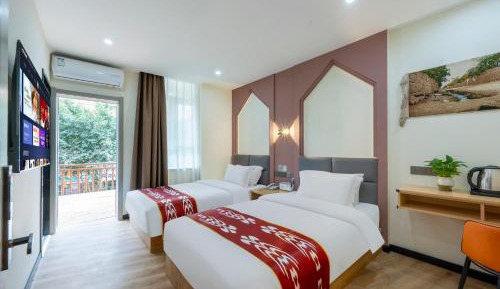 Deluxe Double or Twin Room with Balcony
